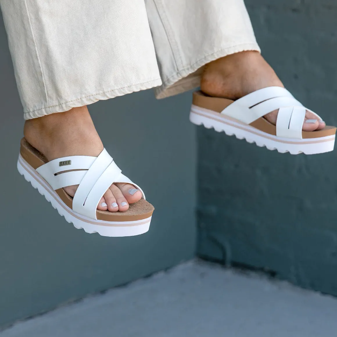 REEF Cushion Bloom Hi | Women Sandals