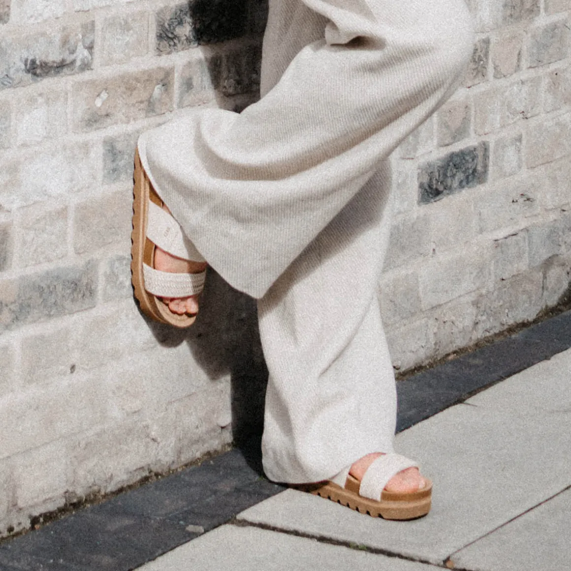 REEF Cushion Vista Hi | Women Slides | Sandals