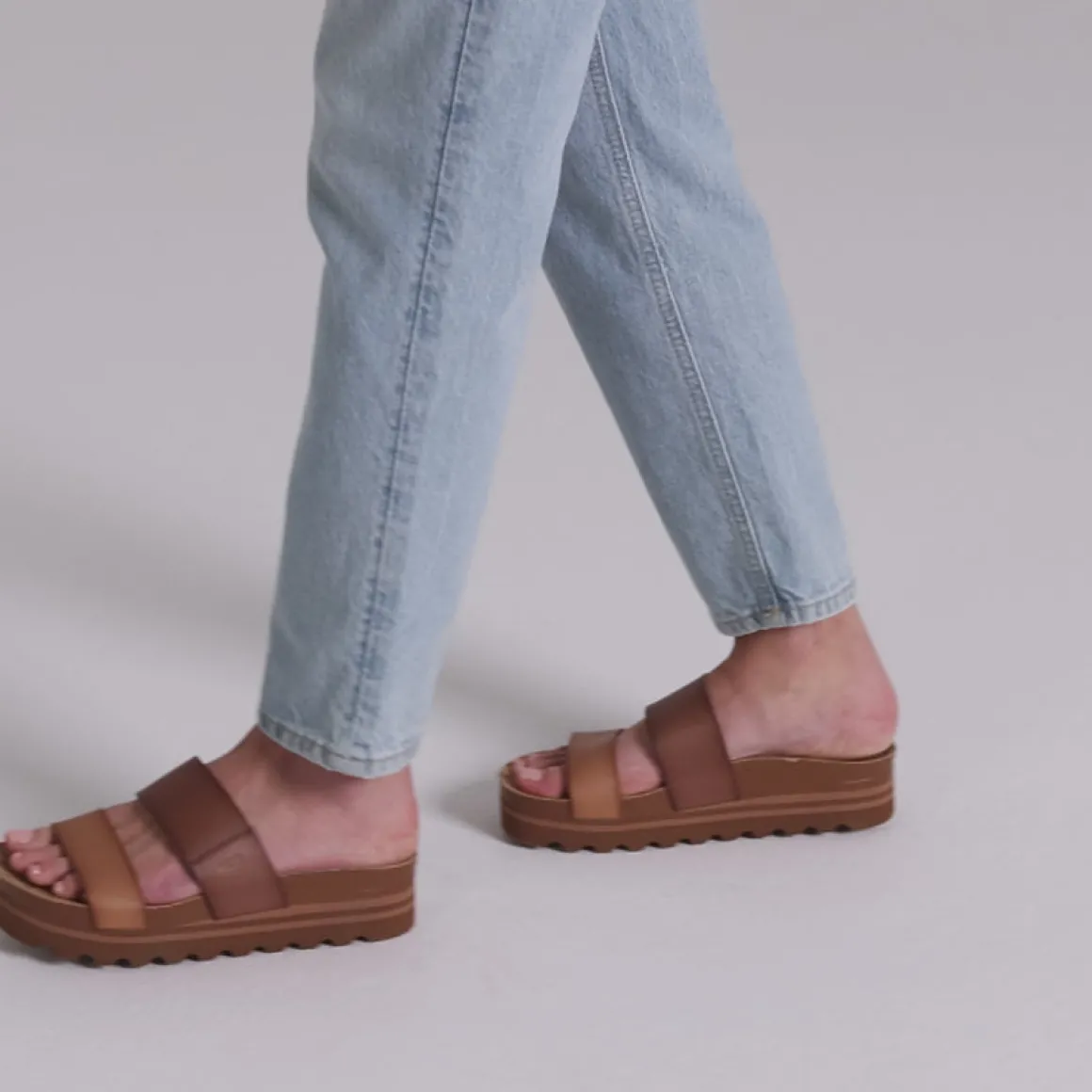 REEF Cushion Vista Hi | Women Slides | Sandals