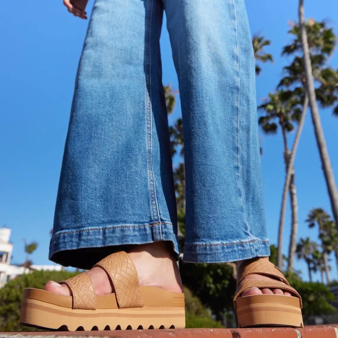 REEF Cushion Vista Hi | Women Slides | Sandals